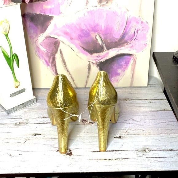 🌷 Chelsea Girl🌷 Gold Snakeskin Print Closed Toe Pumps Heels NWT - Picture 5 of 12
